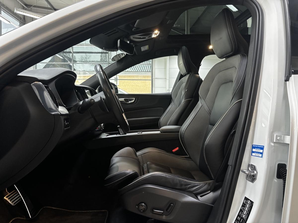 Volvo XC60 T8 AWD Recharge R Design Pano H&K AHK R.Cam