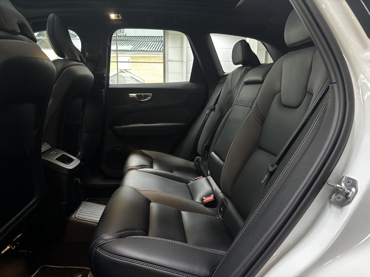 Volvo XC60 T8 AWD Recharge R Design Pano H&K AHK R.Cam