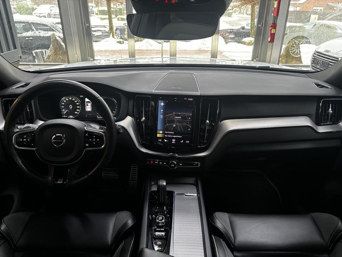 Volvo XC60 T8 AWD Recharge R Design Pano H&K AHK R.Cam