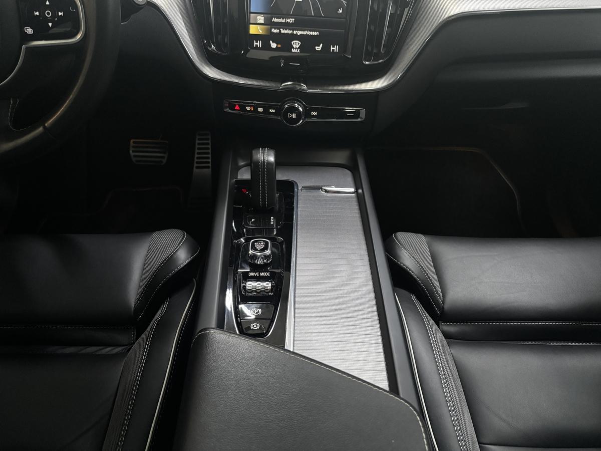 Volvo XC60 T8 AWD Recharge R Design Pano H&K AHK R.Cam