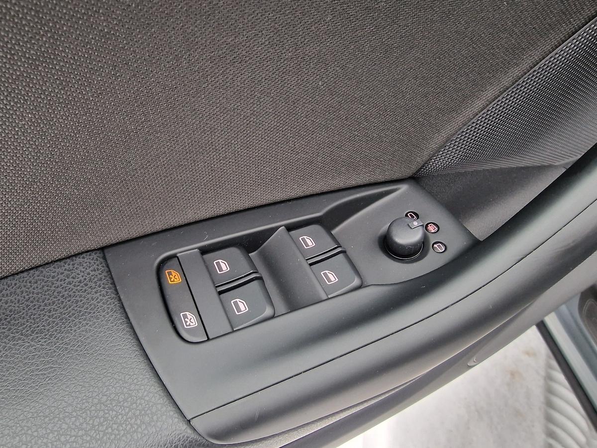 Audi Q3  S-Tronic*Xenon*Navi*Sitzheizung*PDC