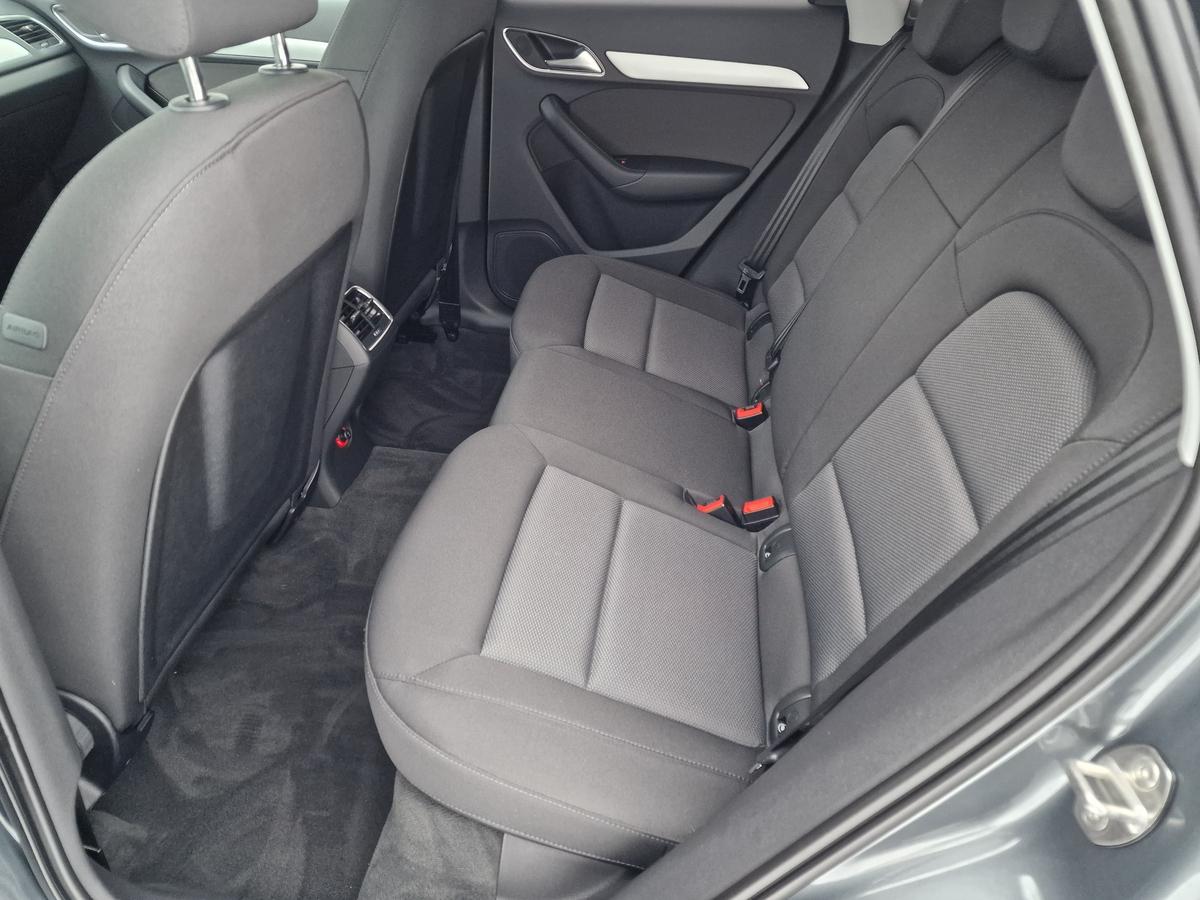 Audi Q3  S-Tronic*Xenon*Navi*Sitzheizung*PDC