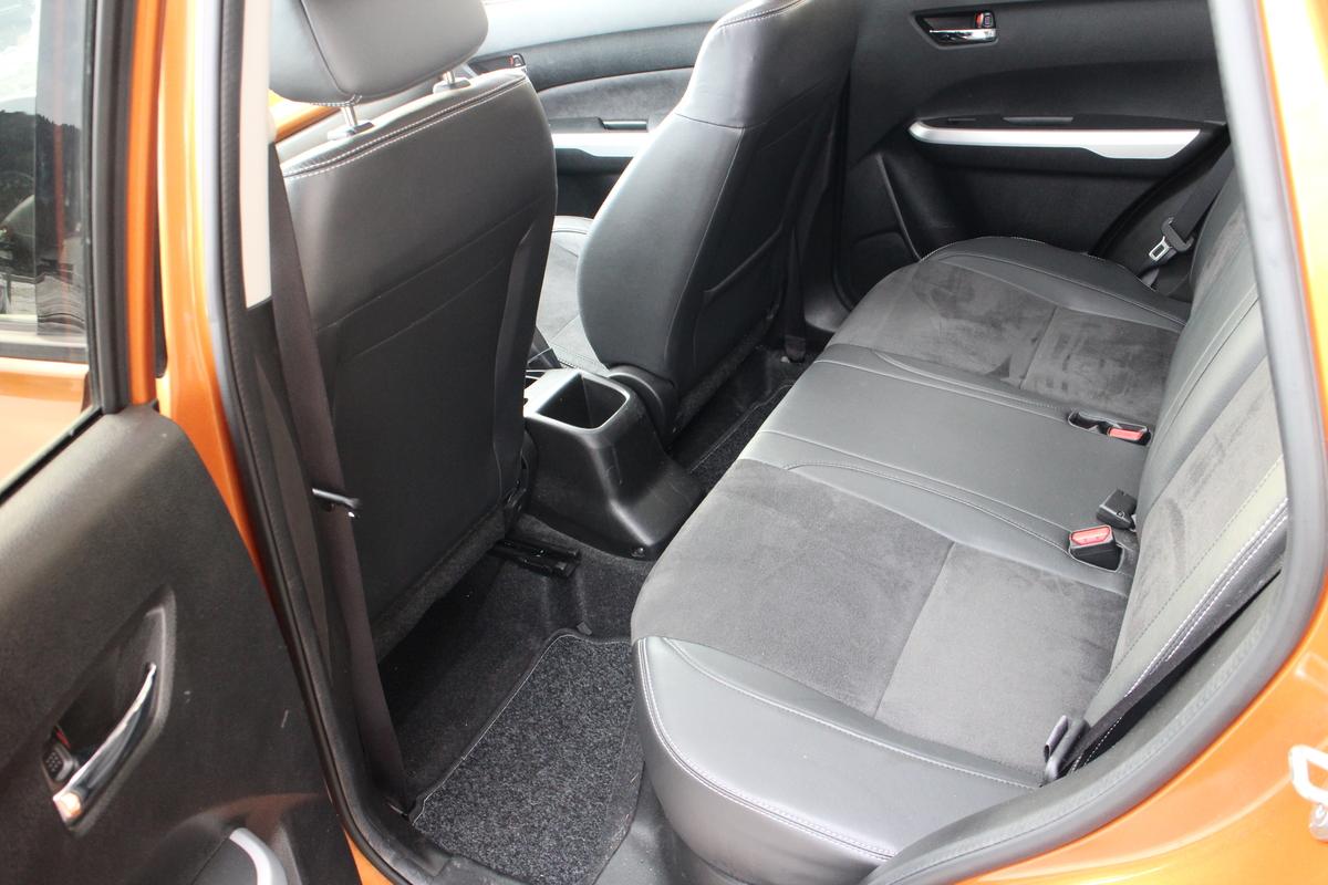 Suzuki Vitara 1.6 Comfort+ 4x4*Panoramadach*AHK*NAVI* 