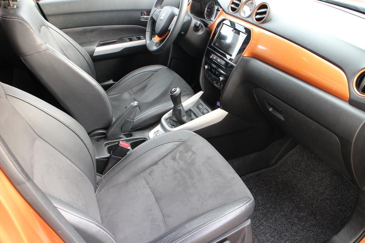 Suzuki Vitara 1.6 Comfort+ 4x4*Panoramadach*AHK*NAVI* 