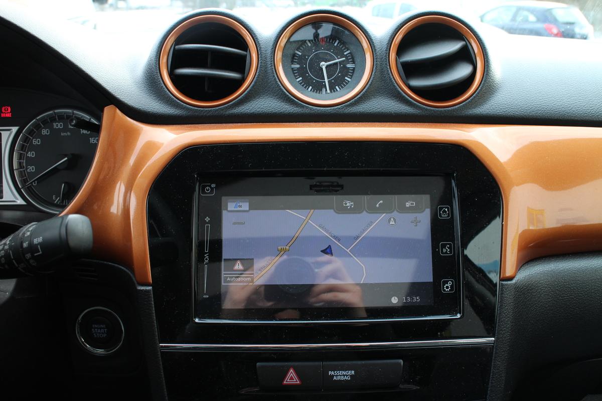 Suzuki Vitara 1.6 Comfort+ 4x4*Panoramadach*AHK*NAVI* 