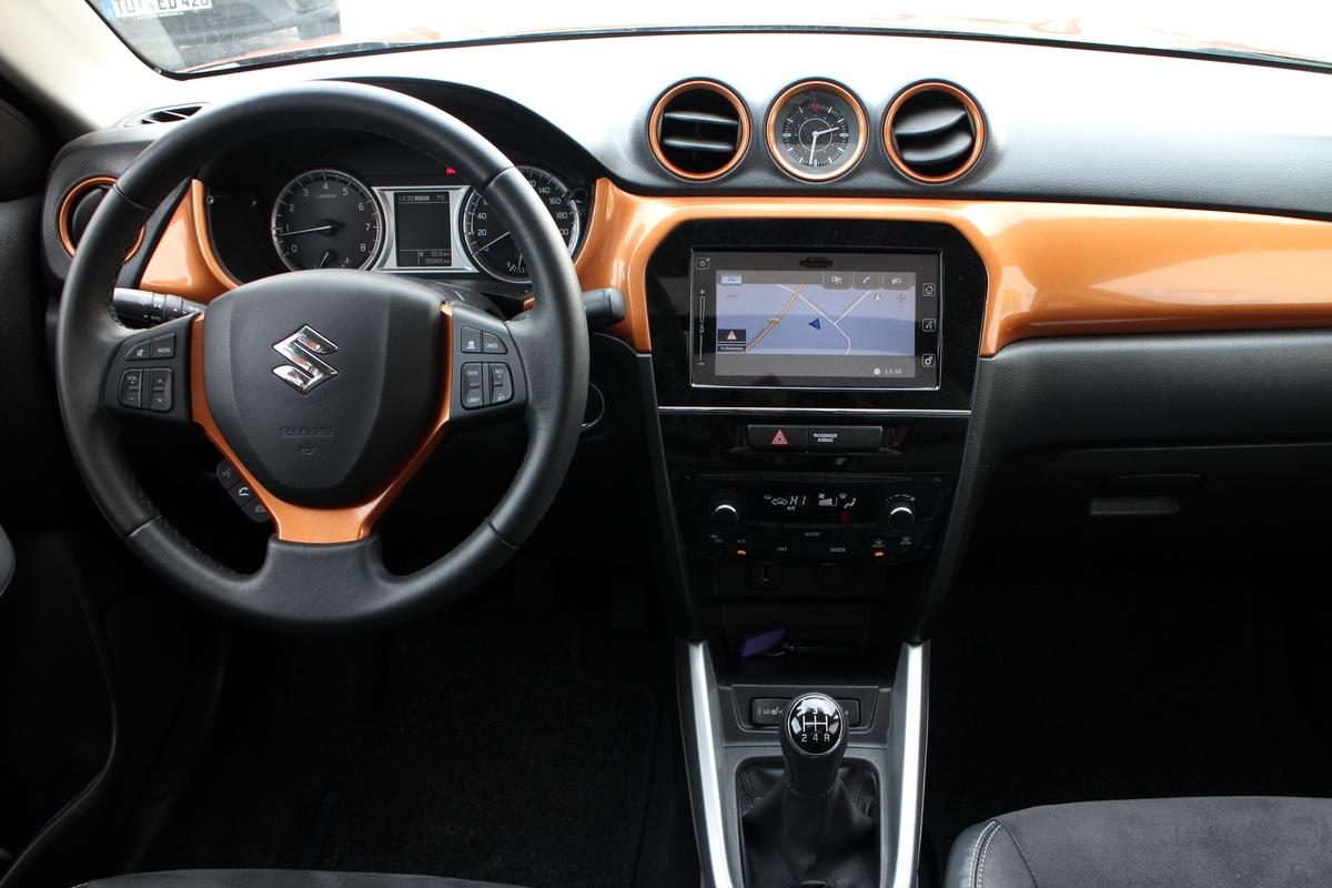 Suzuki Vitara 1.6 Comfort+ 4x4*Panoramadach*AHK*NAVI* 