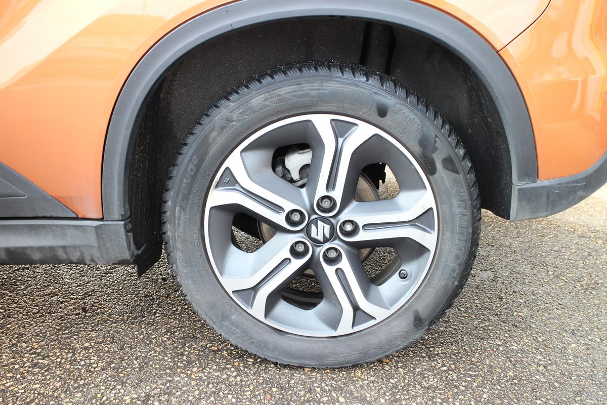 Suzuki Vitara 1.6 Comfort+ 4x4*Panoramadach*AHK*NAVI* 