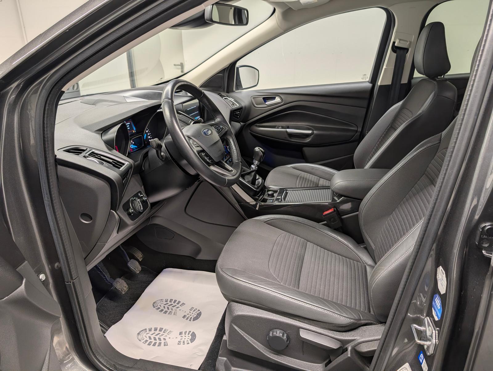 Ford Kuga Titanium AHK/el.Heck/Bi-Xenon/Kam/Navi/SHZ