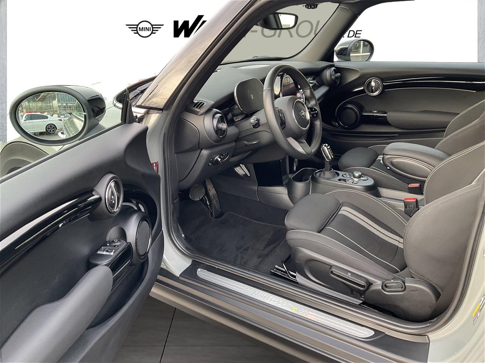 MINI Cooper SE SE ESSENTIAL TRIM NAVI LED GRA PDC SHZG DAB