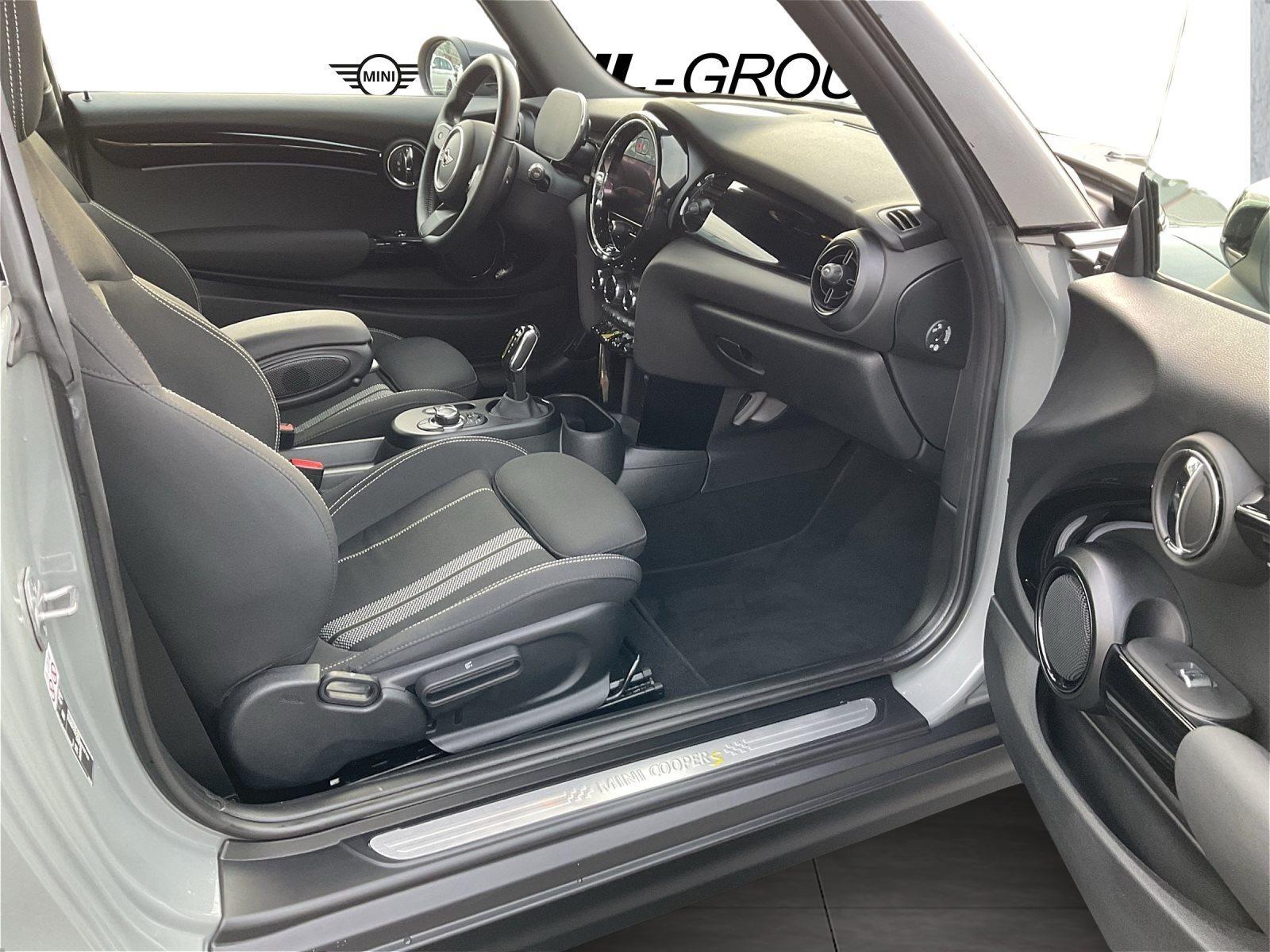 MINI Cooper SE SE ESSENTIAL TRIM NAVI LED GRA PDC SHZG DAB