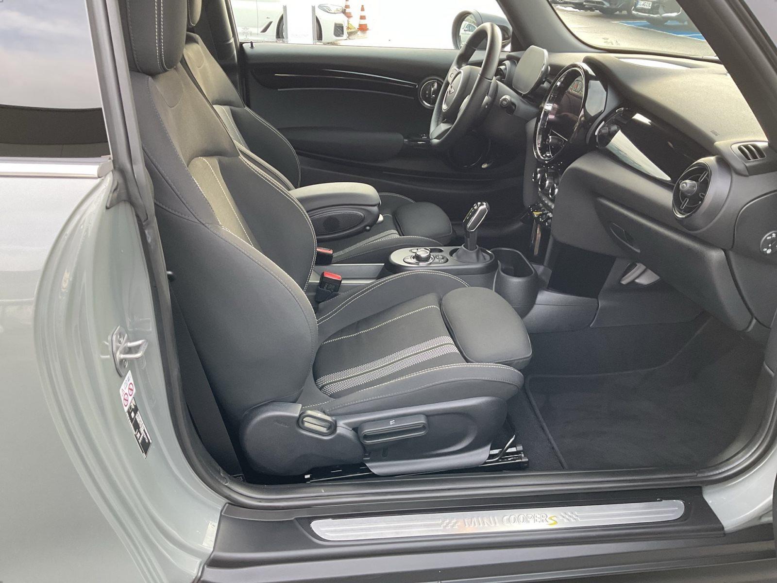 MINI Cooper SE SE ESSENTIAL TRIM NAVI LED GRA PDC SHZG DAB