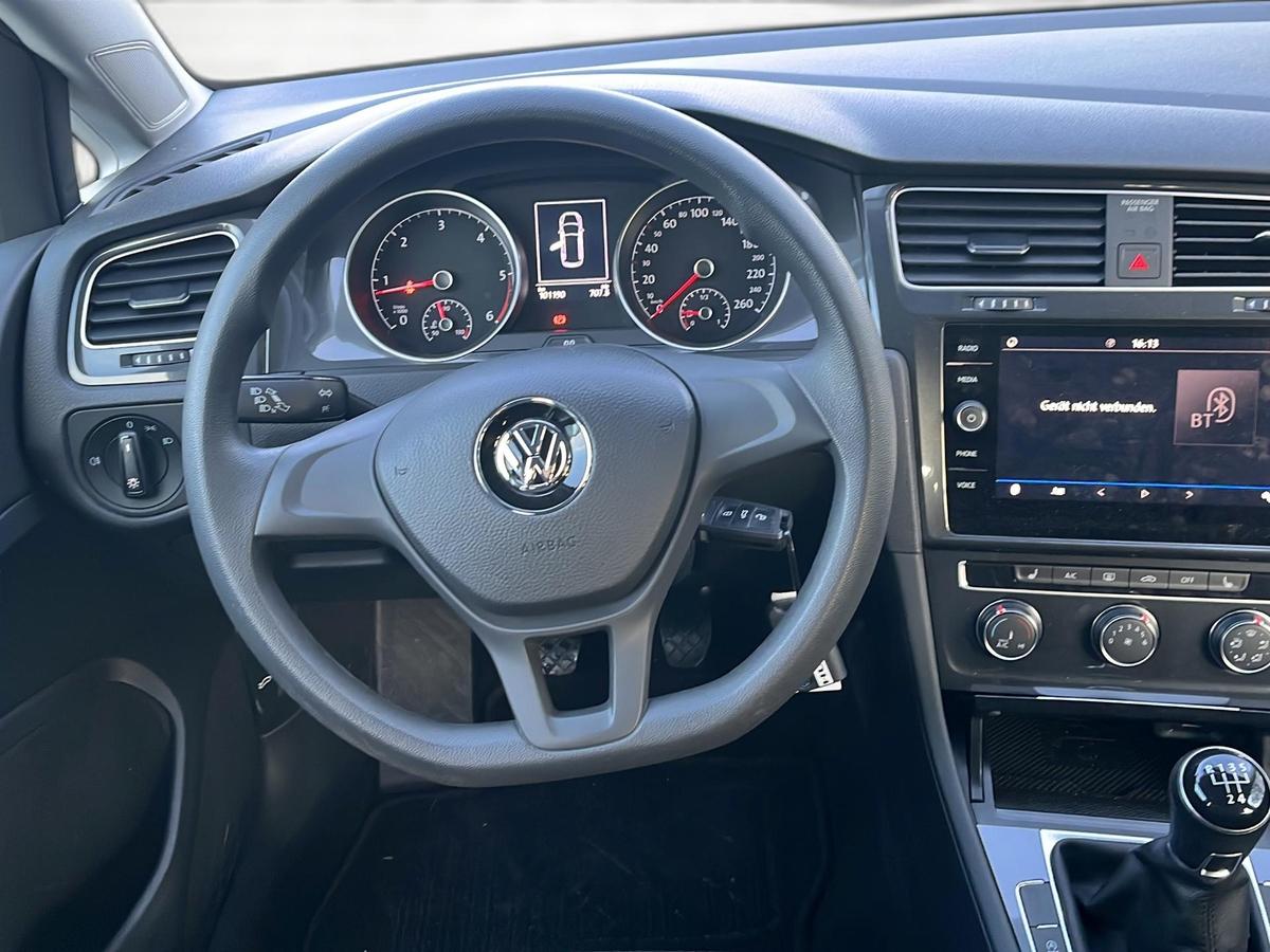 Volkswagen Golf VII 1.6 TDI LED* NAVI* SHZ* PDC* 