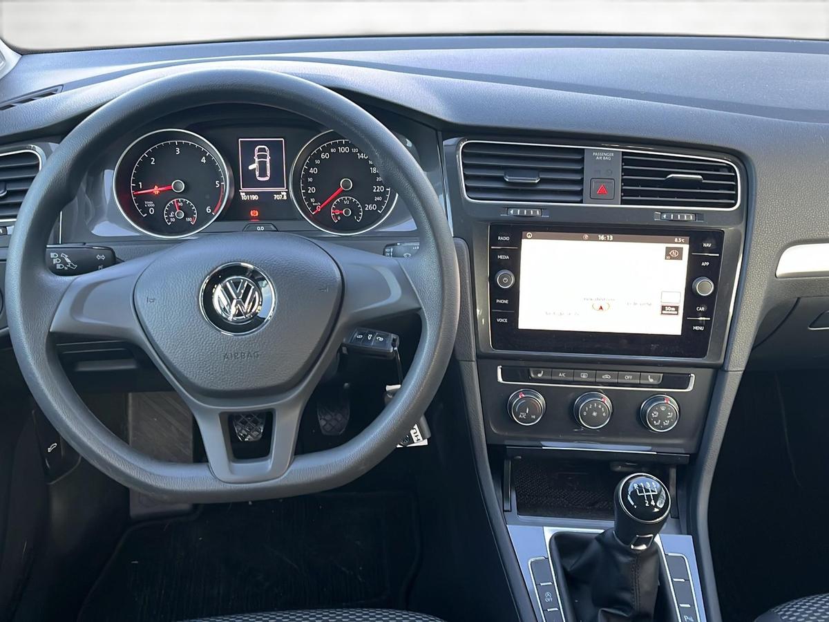 Volkswagen Golf VII 1.6 TDI LED* NAVI* SHZ* PDC* 