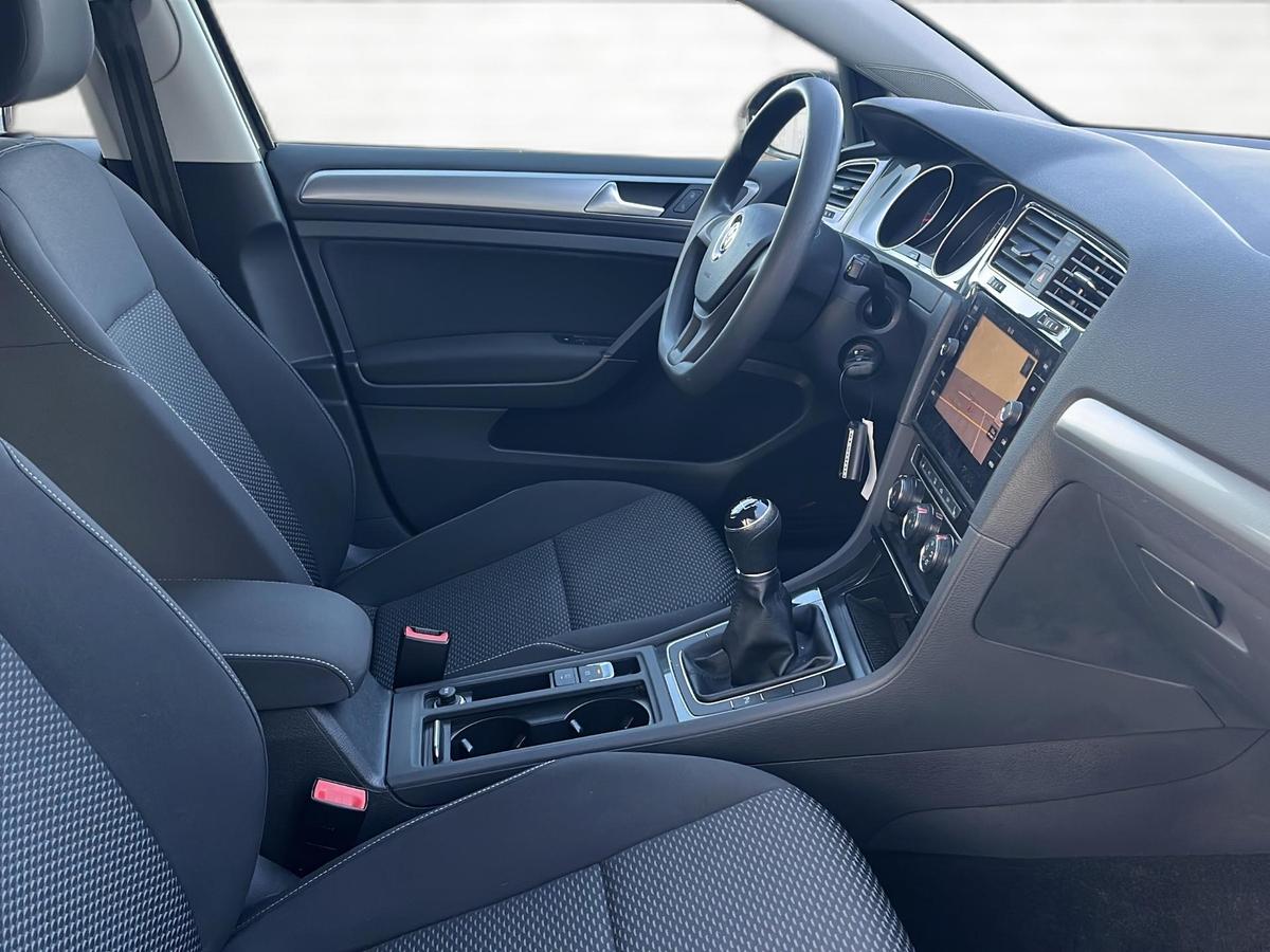 Volkswagen Golf VII 1.6 TDI LED* NAVI* SHZ* PDC* 