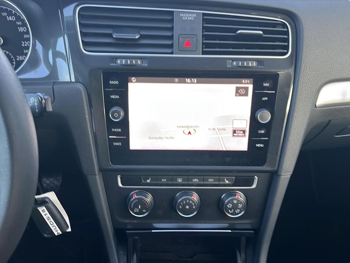 Volkswagen Golf VII 1.6 TDI LED* NAVI* SHZ* PDC* 