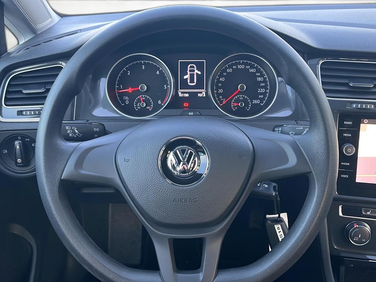 Volkswagen Golf VII 1.6 TDI LED* NAVI* SHZ* PDC* 