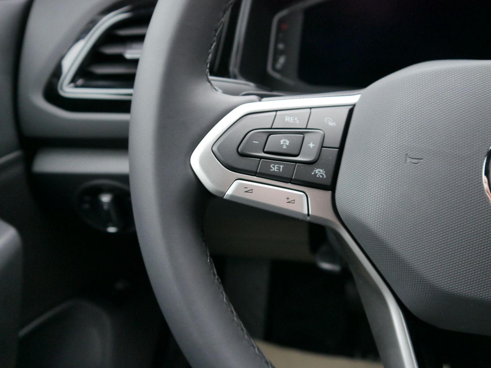 Volkswagen T-Roc Style 1,5 TSI DSG*AHK*ACC*MATRIX-LED*SHZ*PDC*KAMERA*TEMPOMAT*19-ZOLL