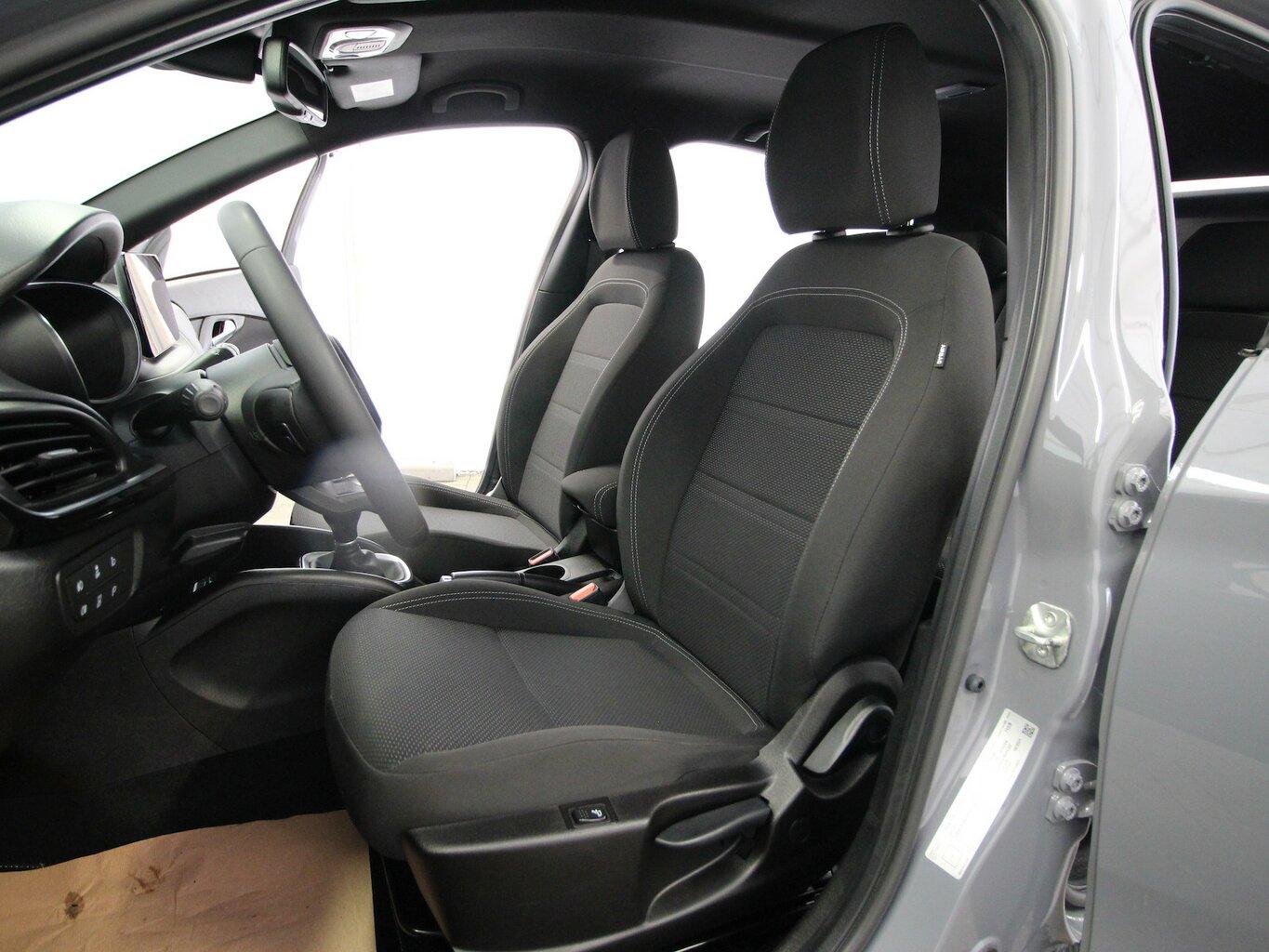 Fiat Tipo Hatchback City Sport KAMERA+AHK+LED+ALU18...