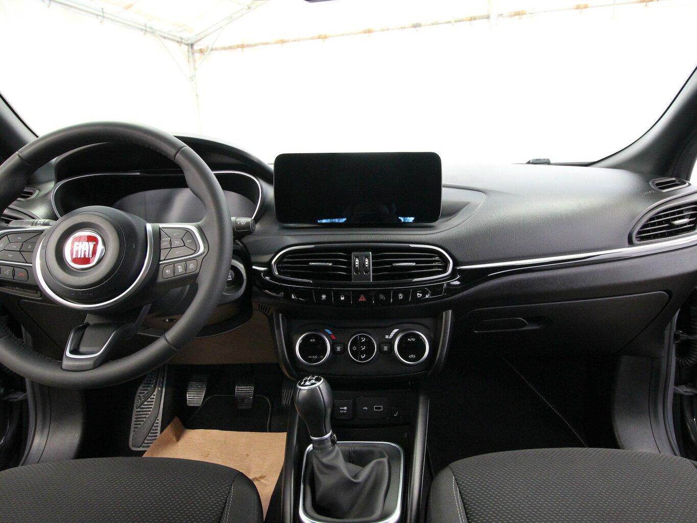 Fiat Tipo Hatchback City Sport KAMERA+AHK+LED+ALU18...