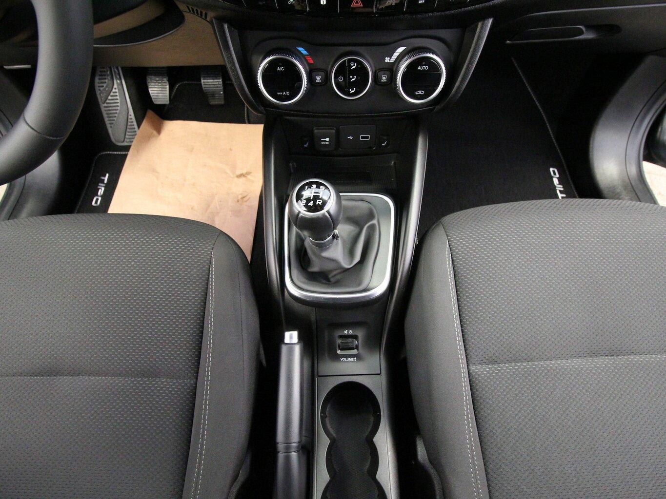 Fiat Tipo Hatchback City Sport KAMERA+AHK+LED+ALU18...