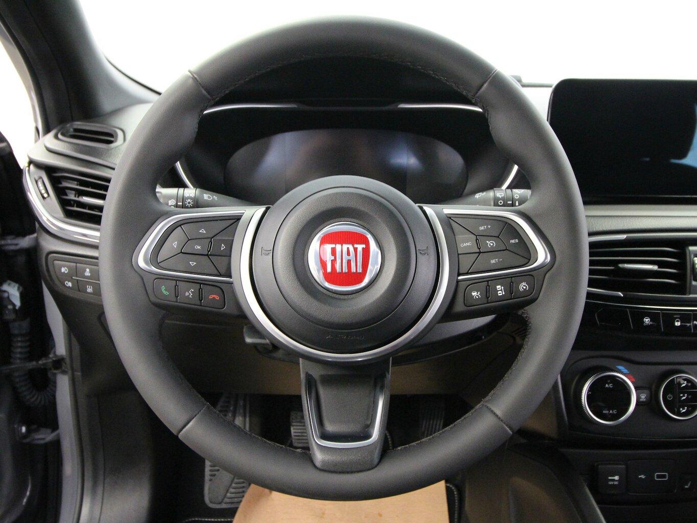 Fiat Tipo Hatchback City Sport KAMERA+AHK+LED+ALU18...