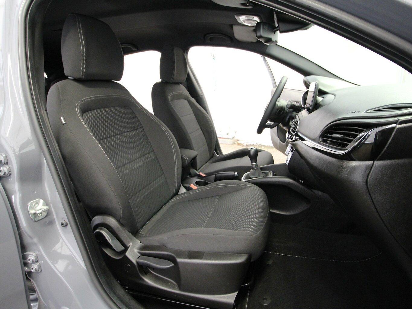 Fiat Tipo Hatchback City Sport KAMERA+AHK+LED+ALU18...