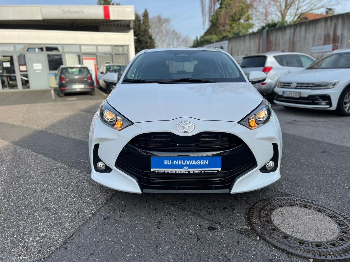 Toyota Yaris 1.5 Sitz+Lenkradhzg - e.Call - R.Kamera - PDC v+h
