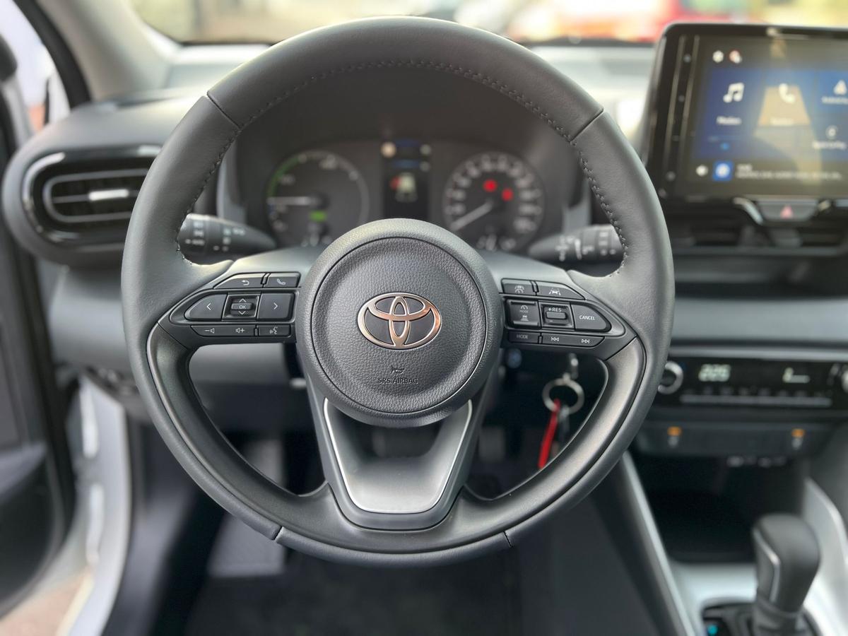 Toyota Yaris 1.5 Sitz+Lenkradhzg - e.Call - R.Kamera - PDC v+h