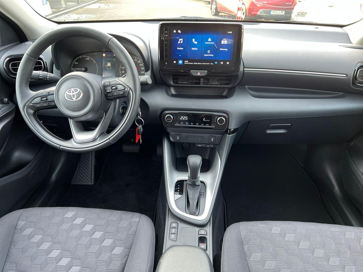 Toyota Yaris 1.5 Sitz+Lenkradhzg - e.Call - R.Kamera - PDC v+h