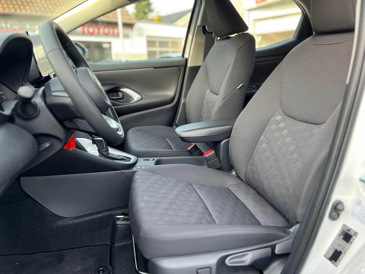 Toyota Yaris 1.5 Sitz+Lenkradhzg - e.Call - R.Kamera - PDC v+h