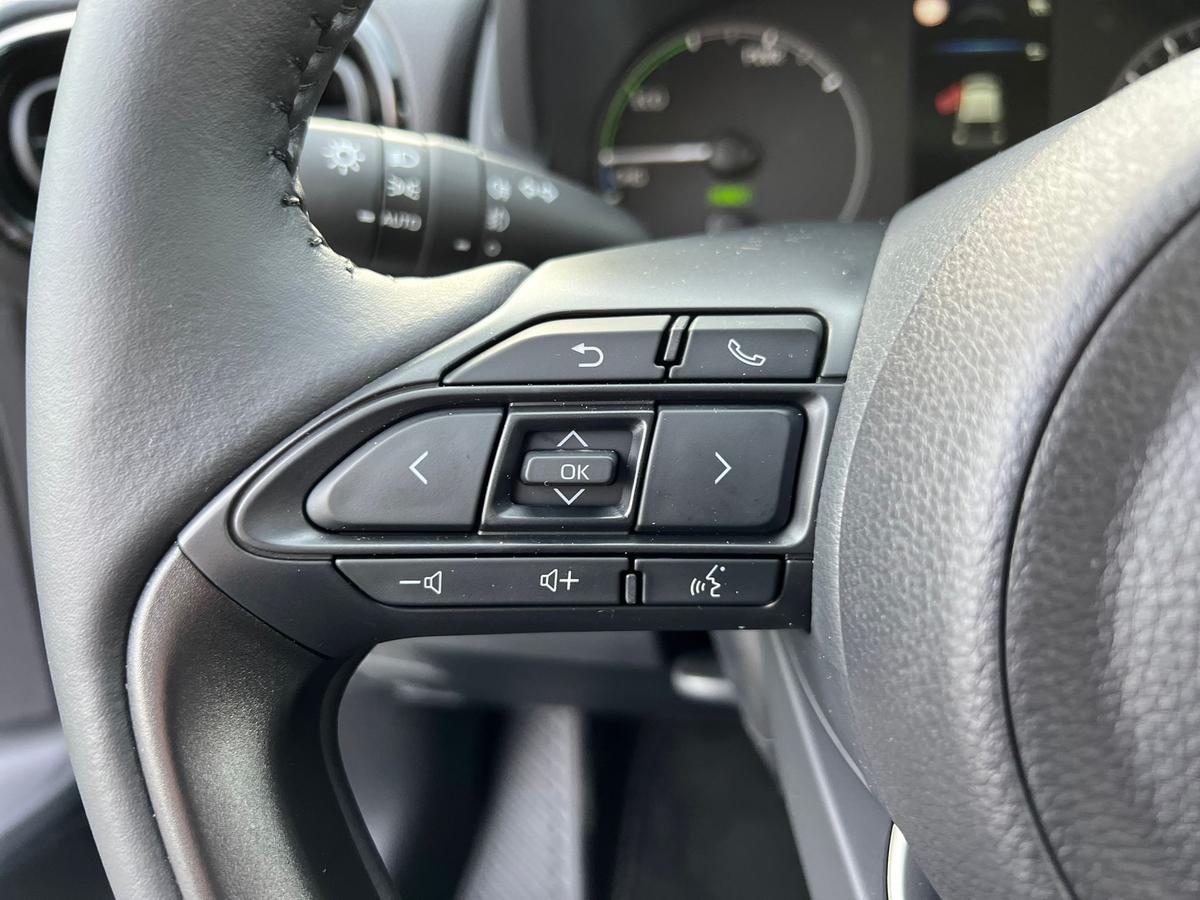 Toyota Yaris 1.5 Sitz+Lenkradhzg - e.Call - R.Kamera - PDC v+h