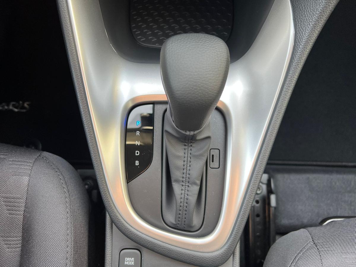 Toyota Yaris 1.5 Sitz+Lenkradhzg - e.Call - R.Kamera - PDC v+h