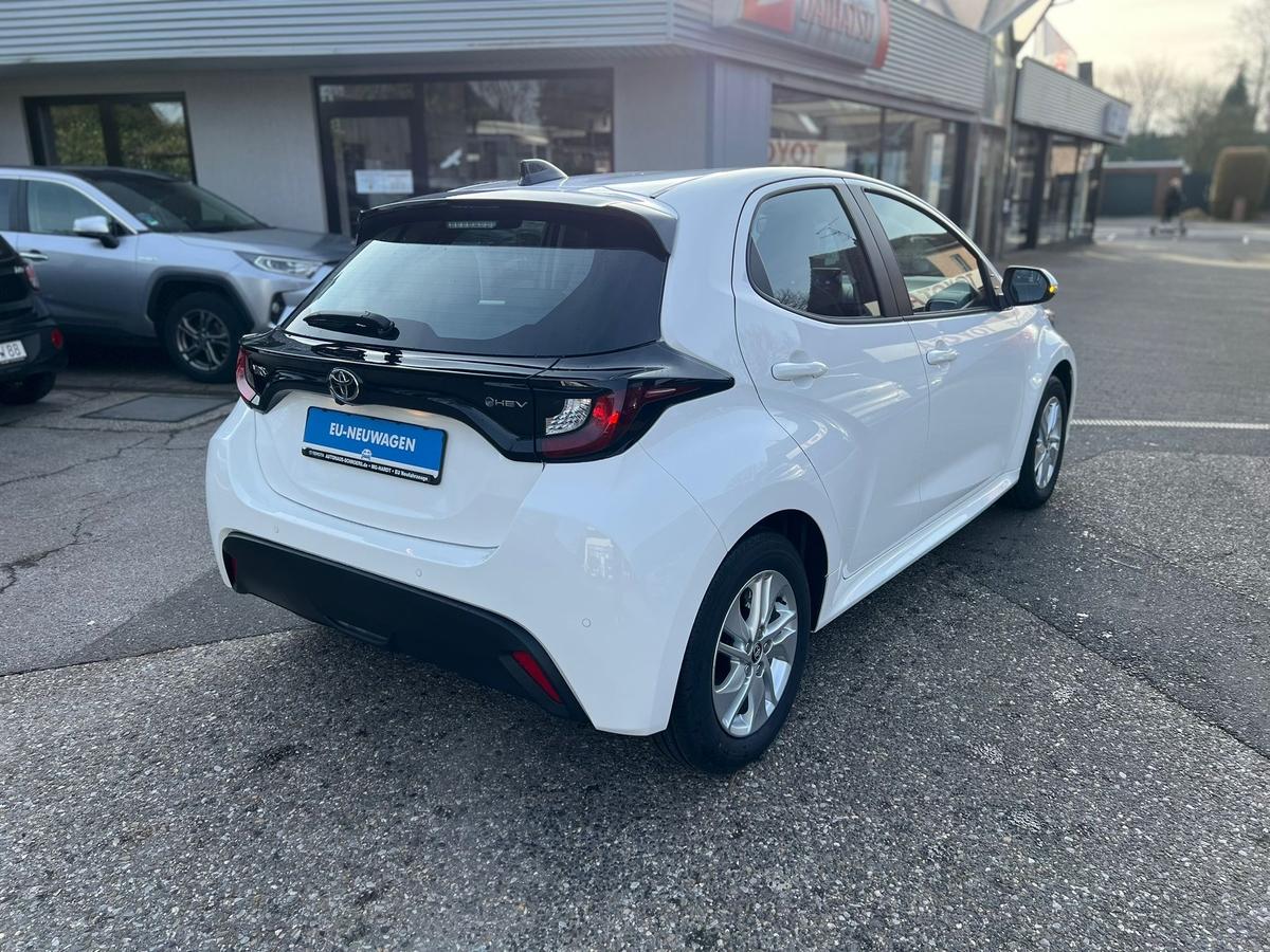 Toyota Yaris 1.5 Sitz+Lenkradhzg - e.Call - R.Kamera - PDC v+h