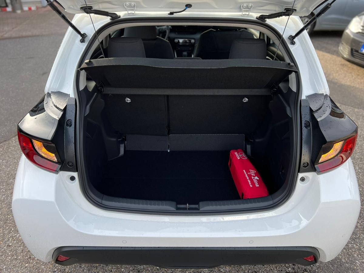 Toyota Yaris 1.5 Sitz+Lenkradhzg - e.Call - R.Kamera - PDC v+h