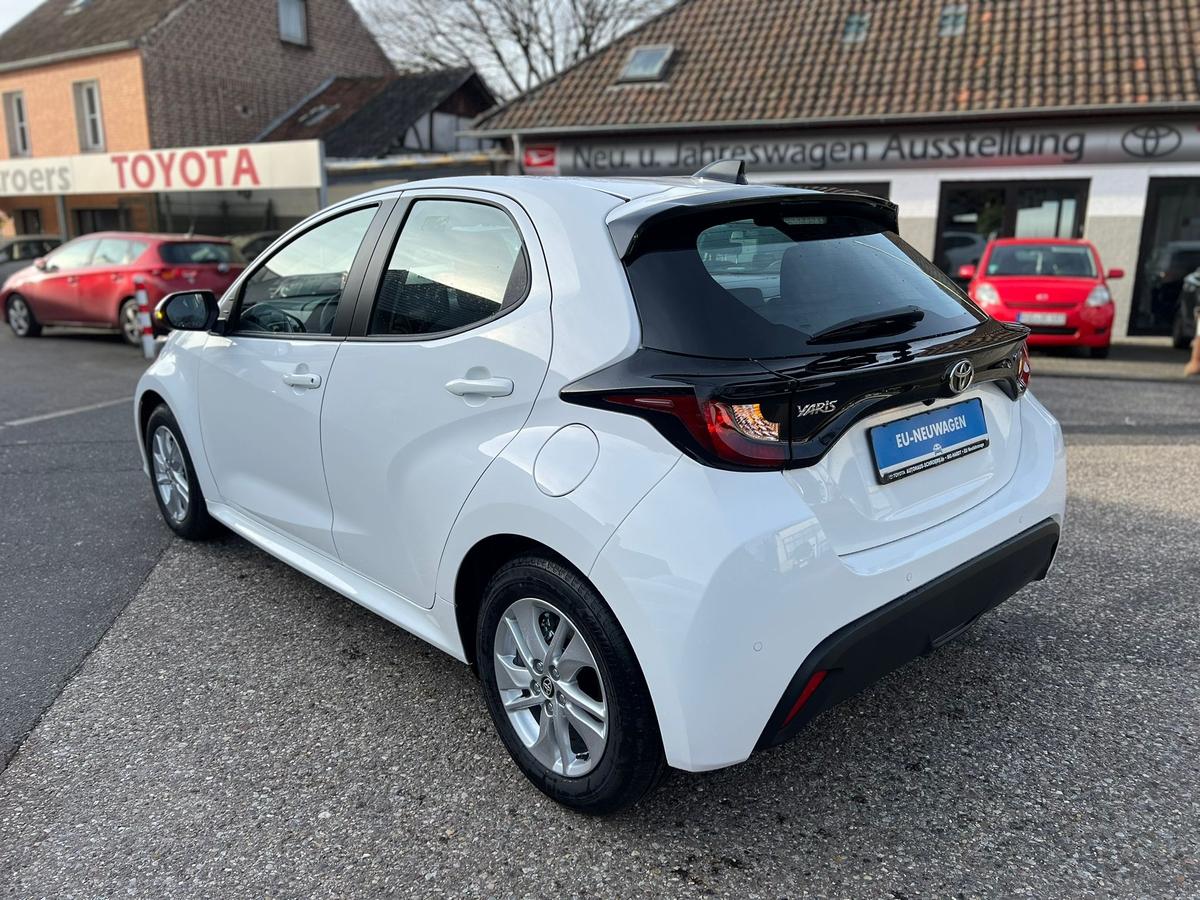 Toyota Yaris 1.5 Sitz+Lenkradhzg - e.Call - R.Kamera - PDC v+h