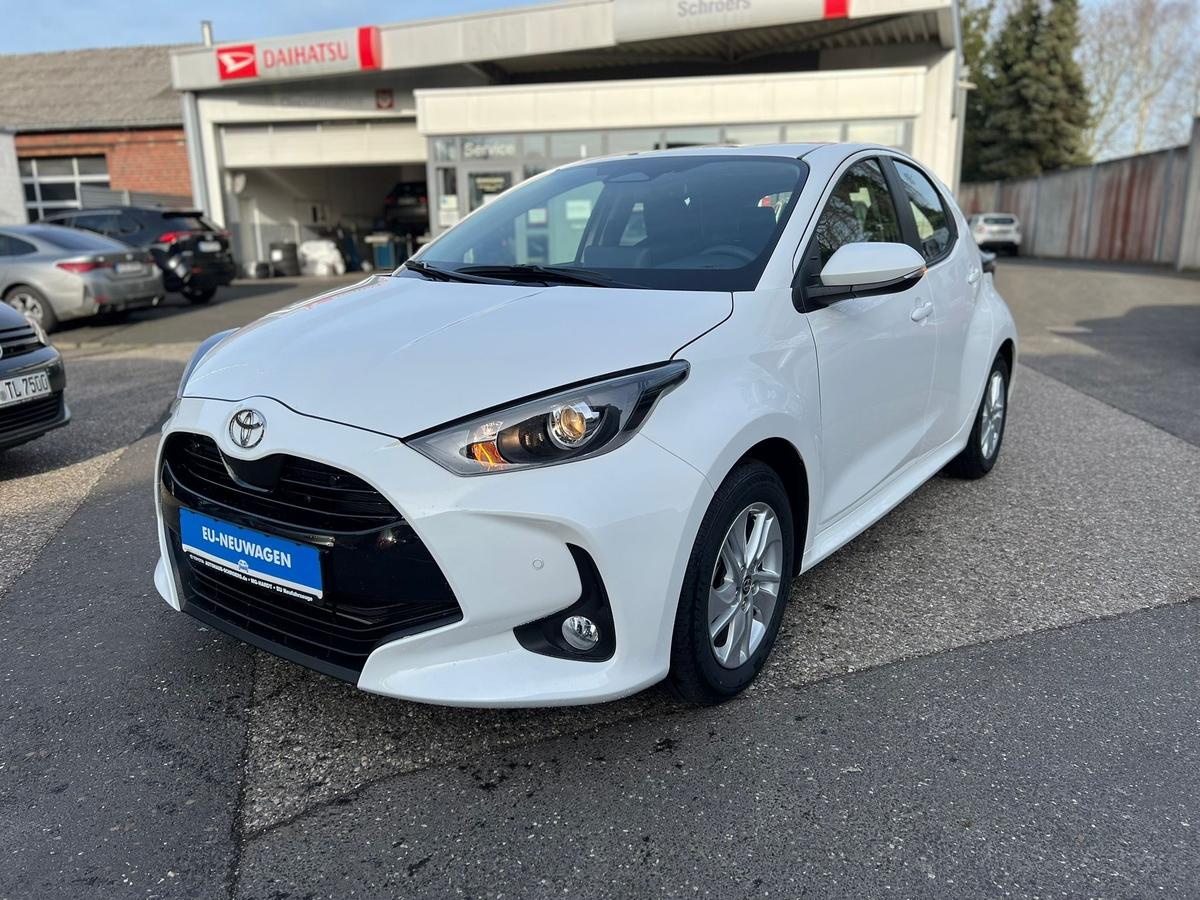 Toyota Yaris 1.5 Sitz+Lenkradhzg - e.Call - R.Kamera - PDC v+h