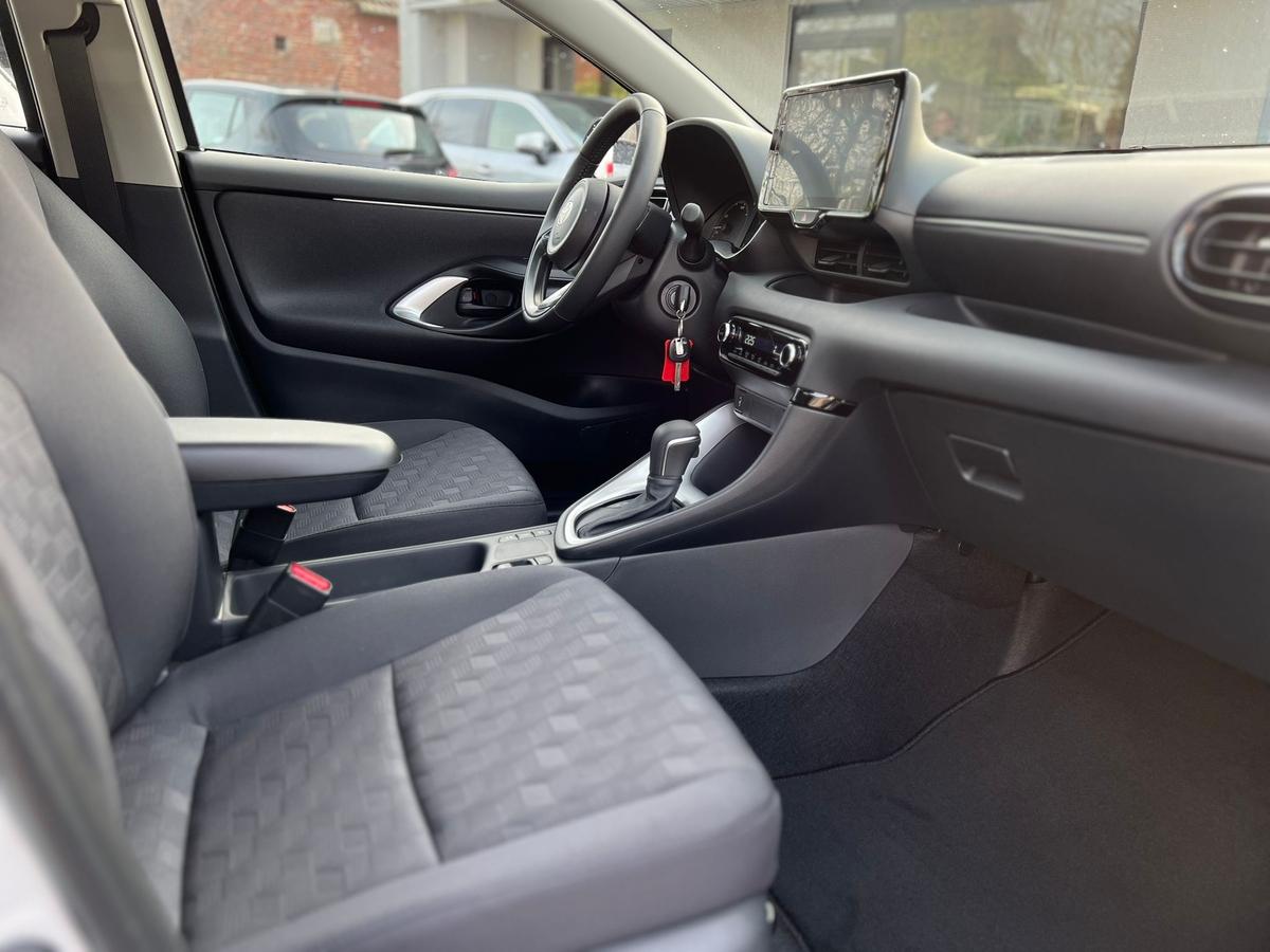 Toyota Yaris 1.5 Sitz+Lenkradhzg - e.Call - R.Kamera - PDC v+h