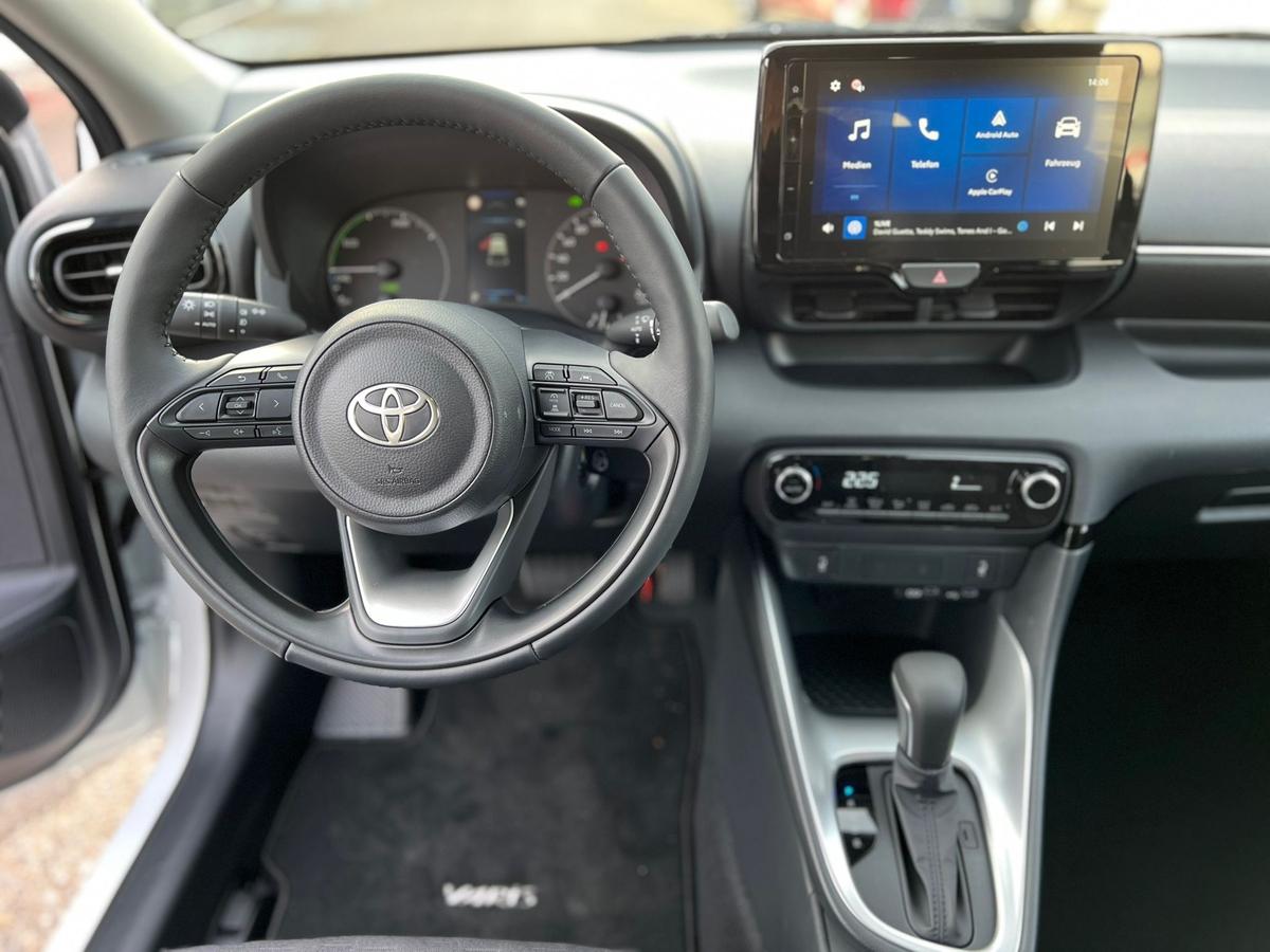 Toyota Yaris 1.5 Sitz+Lenkradhzg - e.Call - R.Kamera - PDC v+h