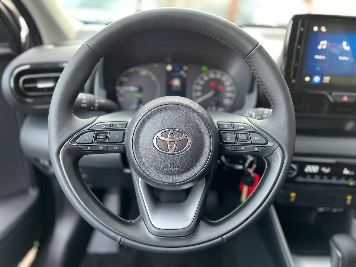 Toyota Yaris 1.5 Sitz+Lenkradhzg - e.Call - R.Kamera - PDC v+h