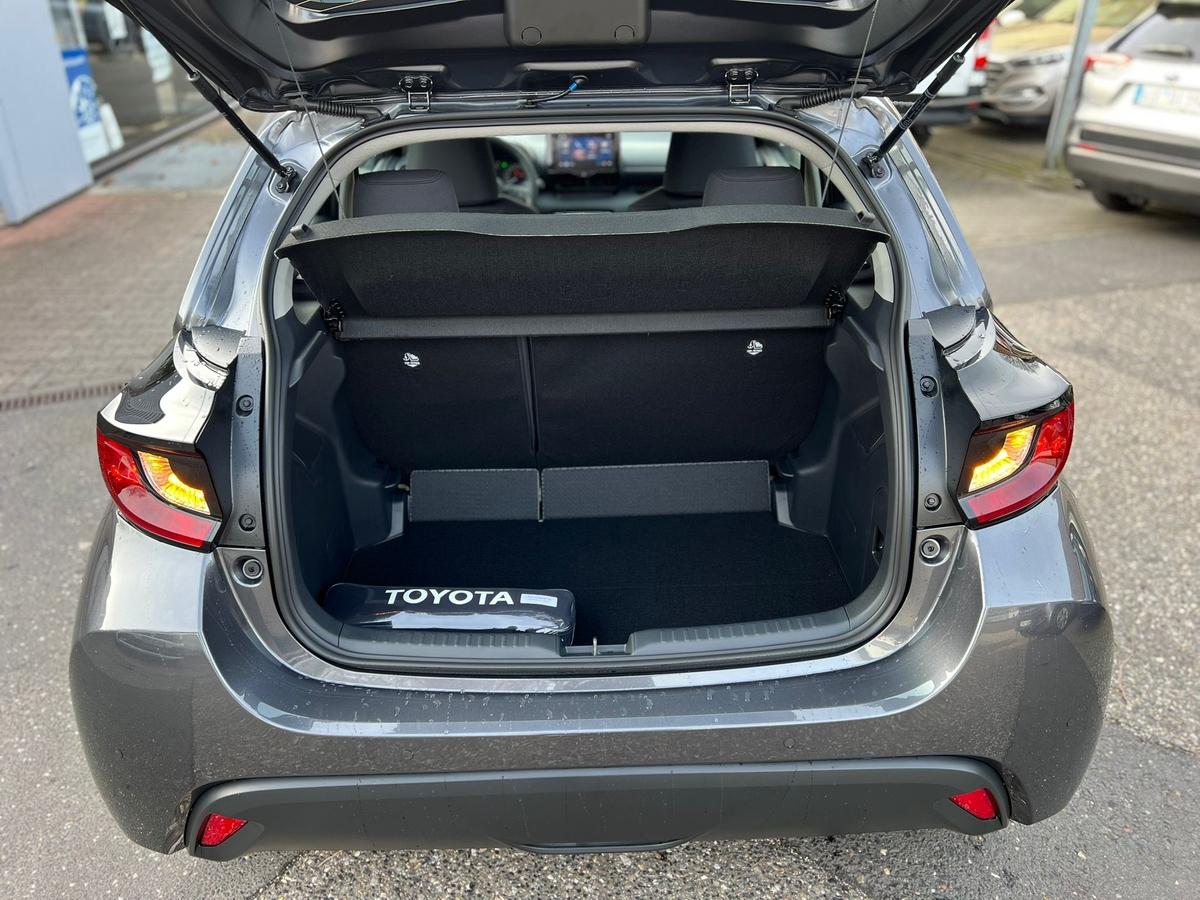 Toyota Yaris 1.5 Sitz+Lenkradhzg - e.Call - R.Kamera - PDC v+h