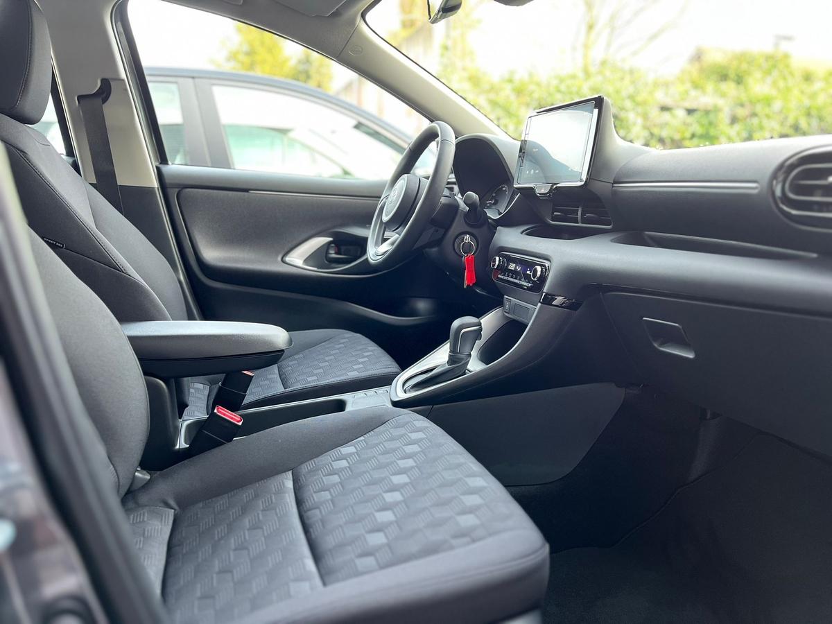 Toyota Yaris 1.5 Sitz+Lenkradhzg - e.Call - R.Kamera - PDC v+h