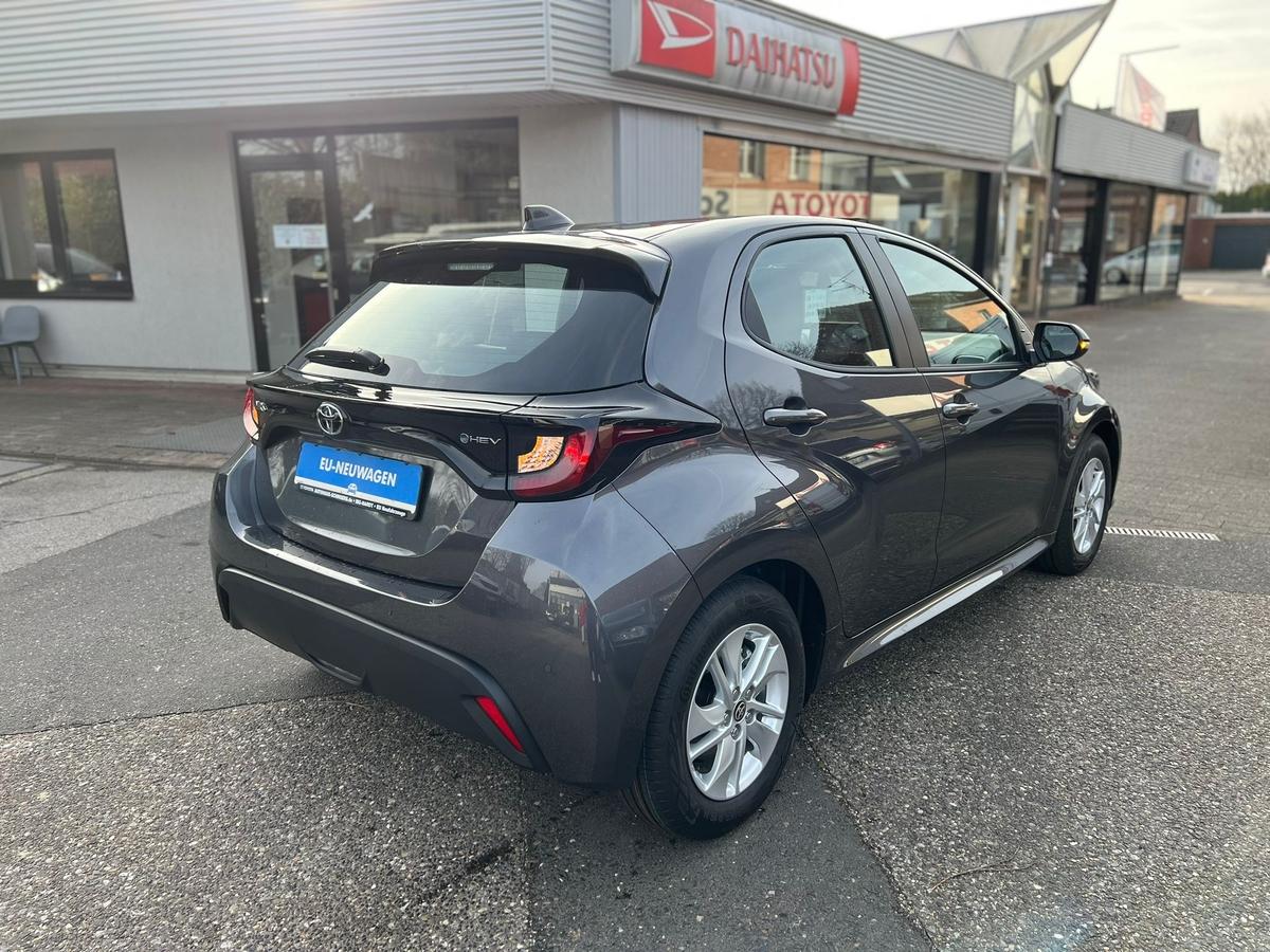 Toyota Yaris 1.5 Sitz+Lenkradhzg - e.Call - R.Kamera - PDC v+h