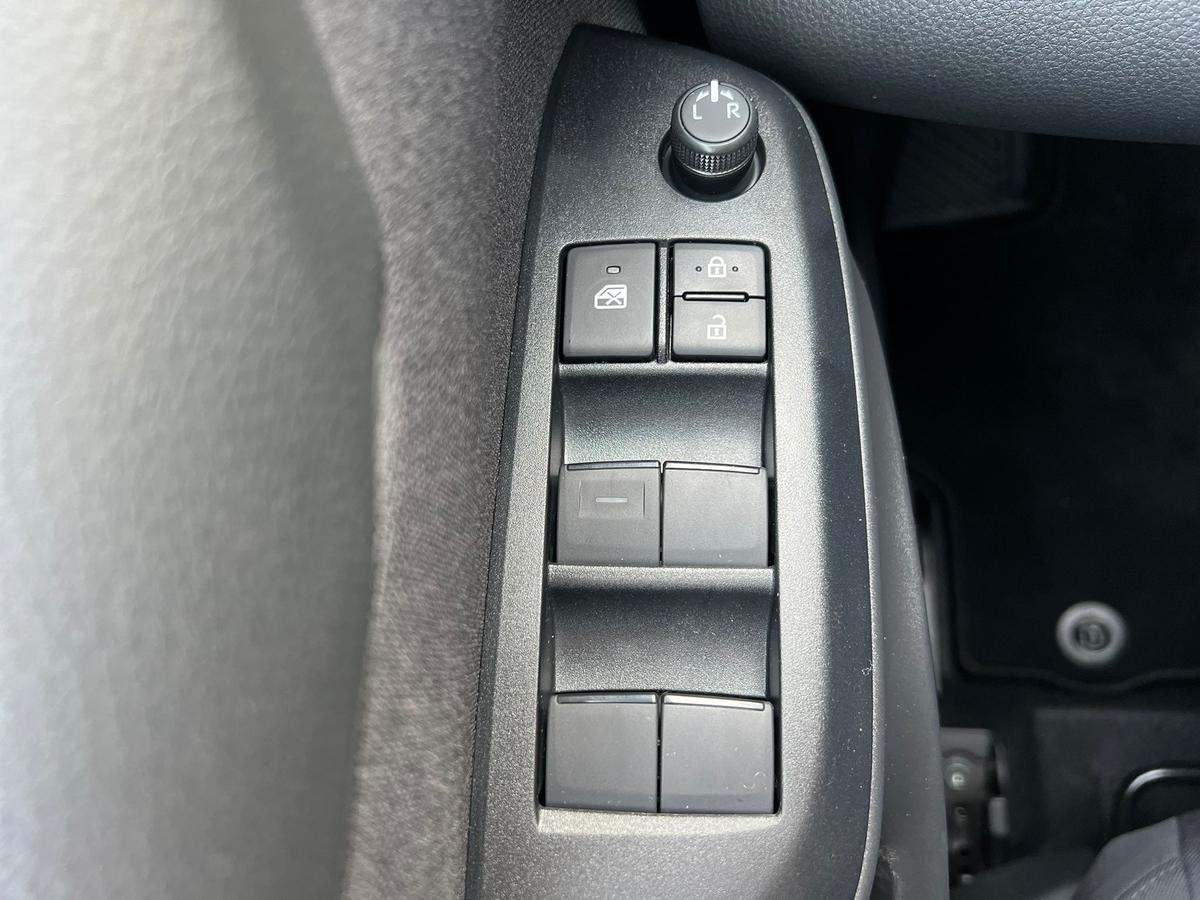 Toyota Yaris 1.5 Sitz+Lenkradhzg - e.Call - R.Kamera - PDC v+h