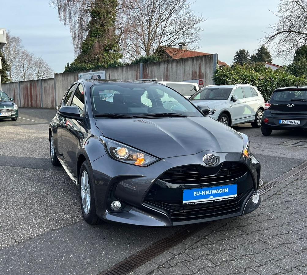 Toyota Yaris 1.5 Sitz+Lenkradhzg - e.Call - R.Kamera - PDC v+h