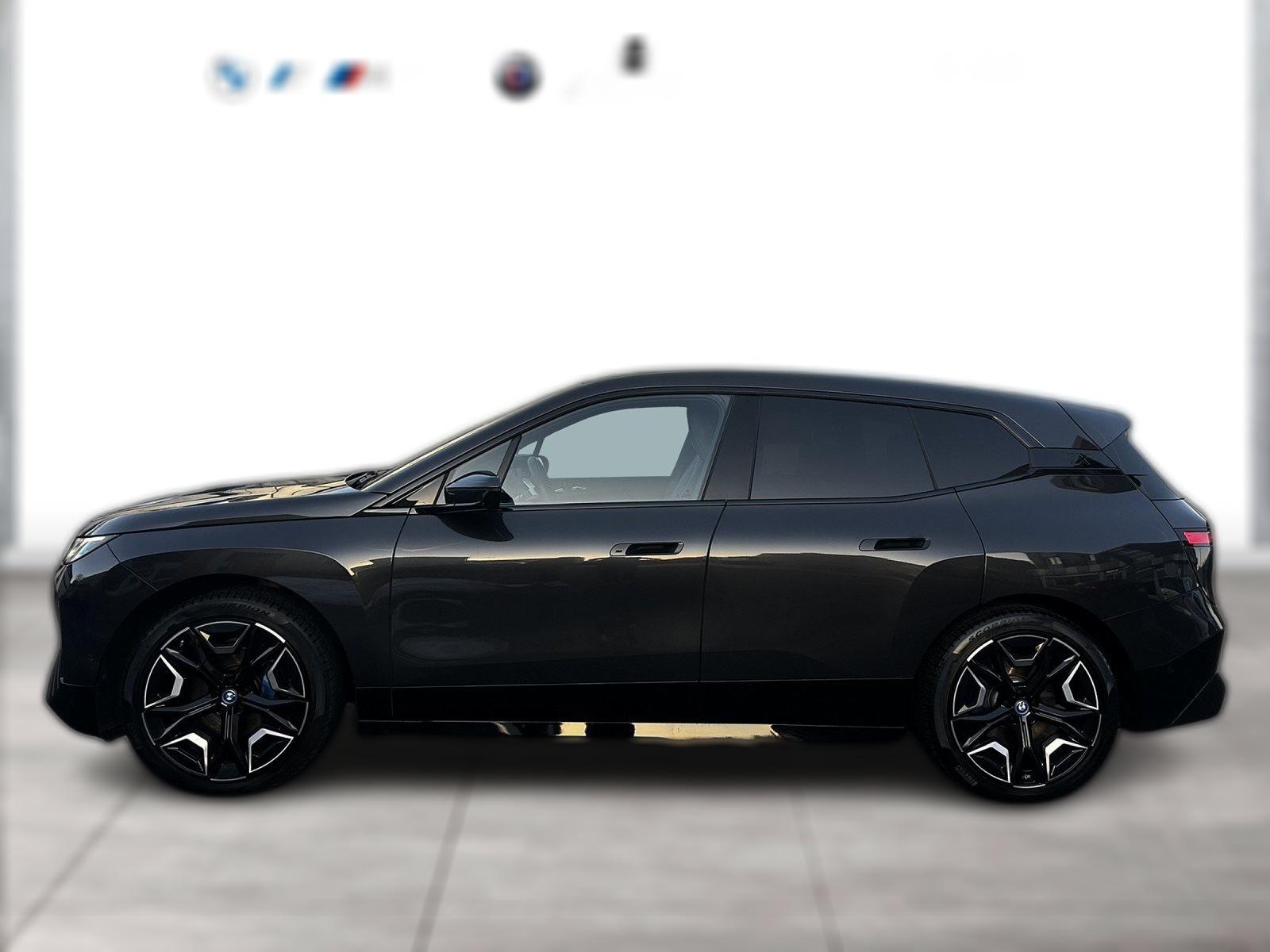 BMW iX 100%Akku AHK Panorama M Sport HUD SoftClose HarmanKardon Clear&Bold