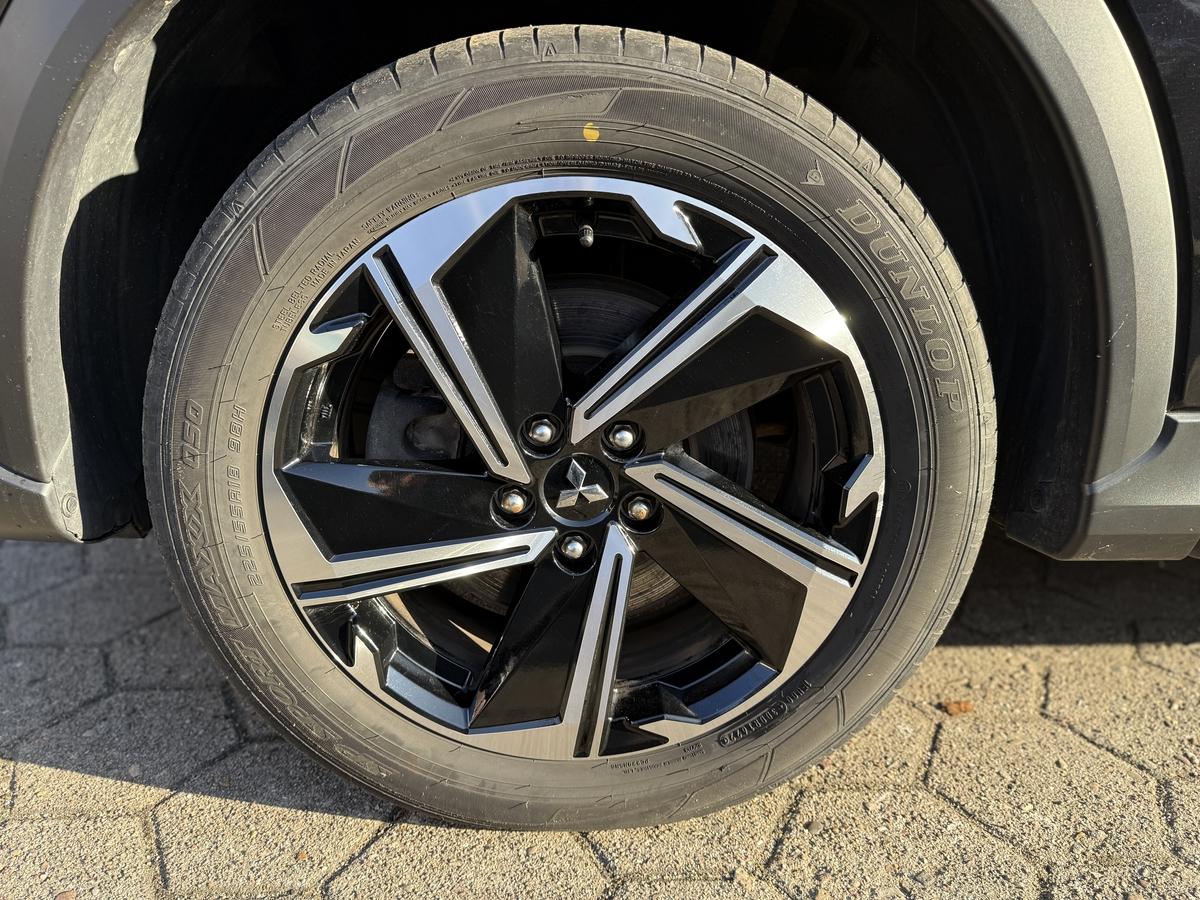 Mitsubishi Eclipse Cross PLUS 2.4 SDA mit Navi, Alu-Winterkompletträder