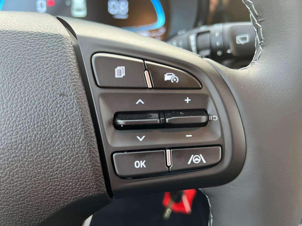 Hyundai i10 1.0 - Klima - Navi - R.Kam - PDC - Sitz+Lenkradhzg