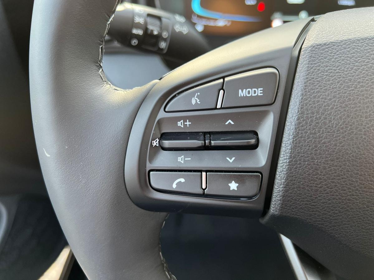 Hyundai i10 1.0 - Klima - Navi - R.Kam - PDC - Sitz+Lenkradhzg