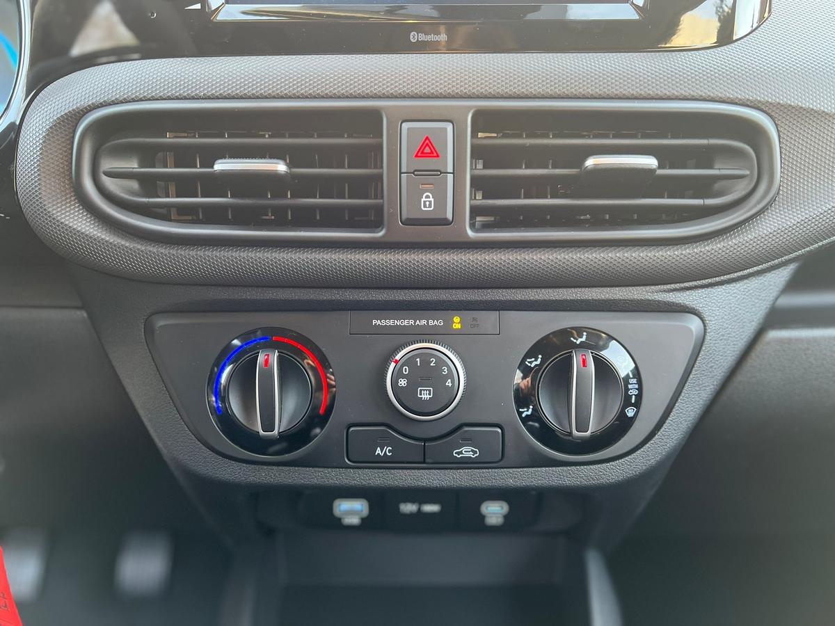 Hyundai i10 1.0 - Klima - Navi - R.Kam - PDC - Sitz+Lenkradhzg