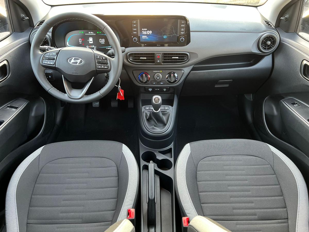 Hyundai i10 1.0 - Klima - Navi - R.Kam - PDC - Sitz+Lenkradhzg
